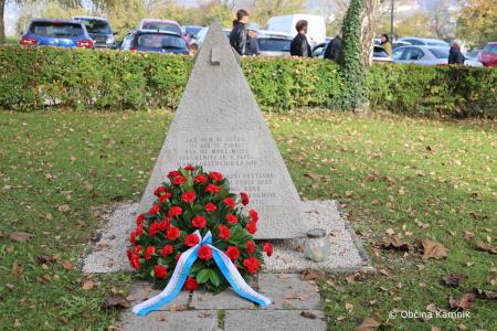 Ob 1. novembru smo se s polaganjem cvetja poklonili žrtvam vojn (13)